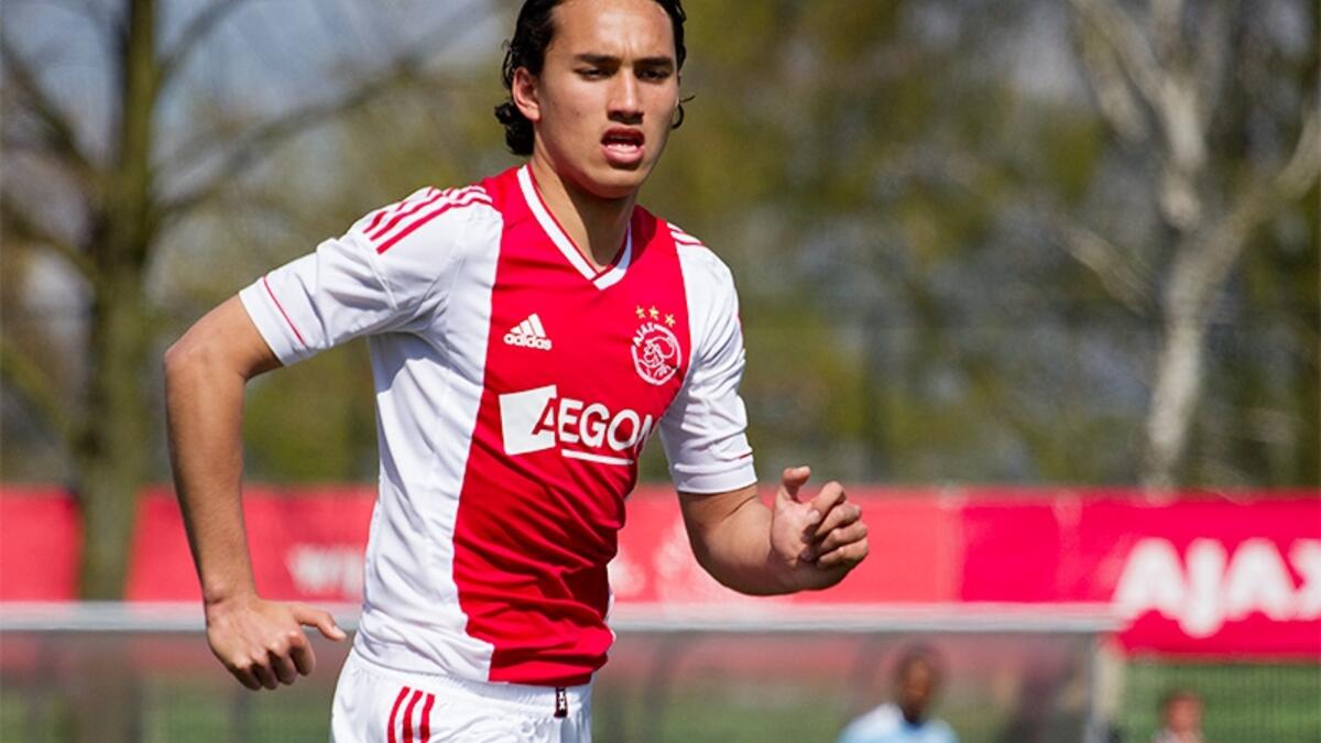 لاعب الوسط الهولندي المغربي عبد الحق نوري (أياكس): يبلغ من العمر 18 عاماً، بات هدفاً لآرسنال ومانشستر يونايتد، أحد أبرز المواهب الشابة وألمعها، يتوقع له المحللون مستقبلاً رائعاً، يتمتع بمهارات مميزة، ما زال يلعب لصالح فريق أياكس الرديف، إلا أن تمثيله للفريق الأول بات قريباً.