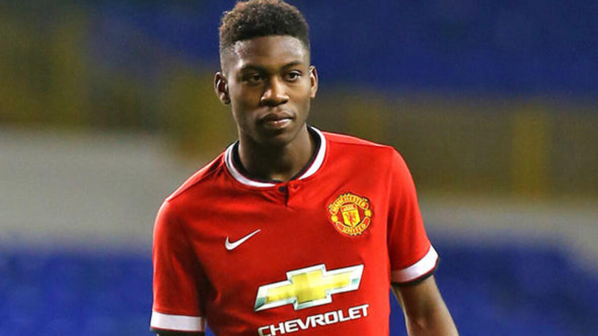 لاعب الوسط المدافع الهولندي تيموثي فوسو ميناش (مانشستر يونايتد): يبلغ من العمر 17 عاماً، أذهل الجميع في مباريات فريق شباب الشياطين الحمر من خلال ردود فعله وبراعته ومهاراته المختلفة، كما أنه أظهر مهاراته القيادية كقائد لمنتخب هولندا تحت 17 عاماً.