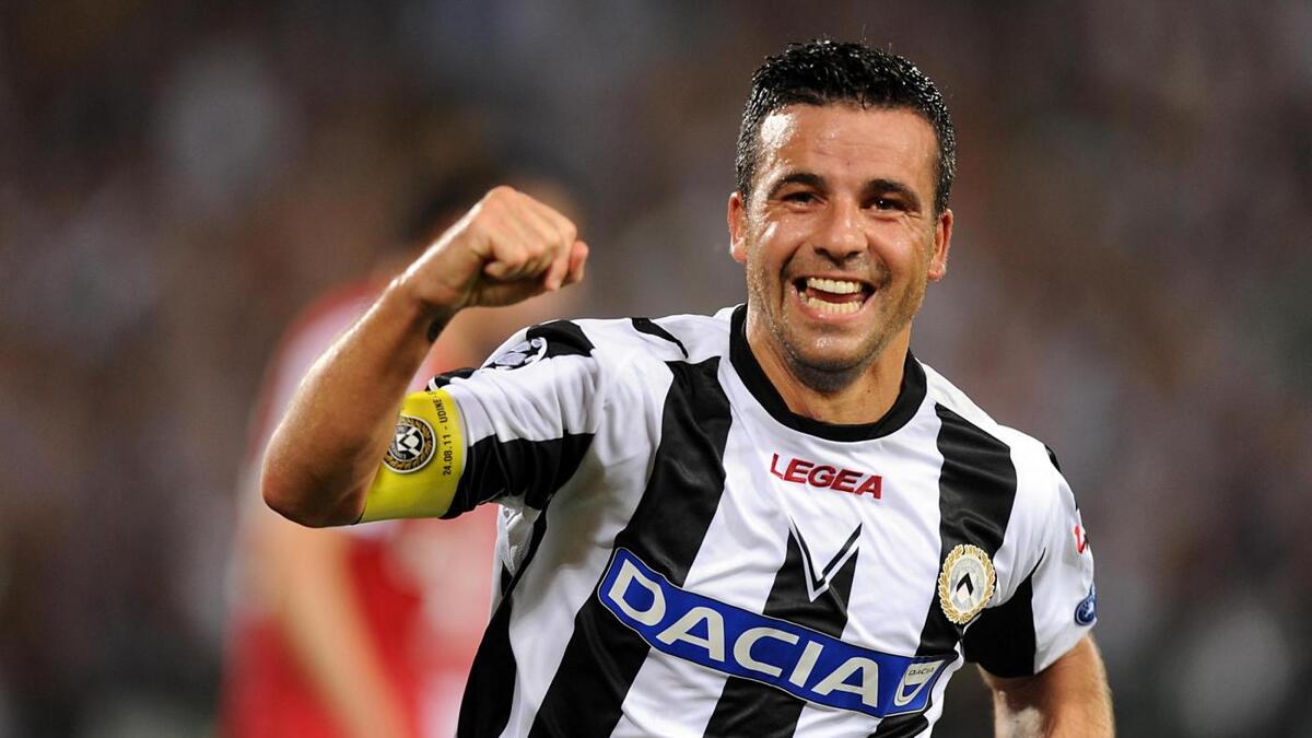 2- المهاجم الإيطالي أنتونيو دي ناتالي (أودينيزي) مواليد 1977: شارك في السيري آ للمرة الأولى حينما كان يبلغ من العمر 25 عاماً، إلا أنه بات هدافاً للبطولة مرتين متتاليتين وعمره 33 و 34 عاماً على التوالي.