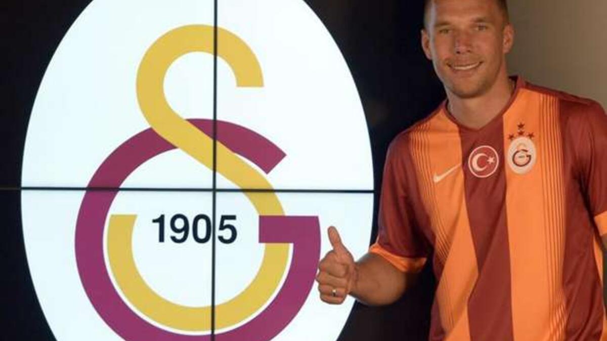 المهاجم الألماني لوكاس بودولسكي: انتقل من آرسنال إلى غالاتاساراي في عقد لمدة 3 مواسم مقابل قرابة 4 ملايين جنيه استرليني.