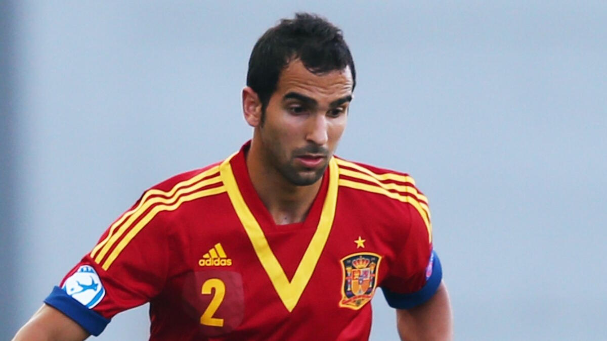 الظهير الإسباني مارتن مونتويا (24 عاماً): انتقل من برشلونة إلى ريال بيتيس على سبيل الإعارة