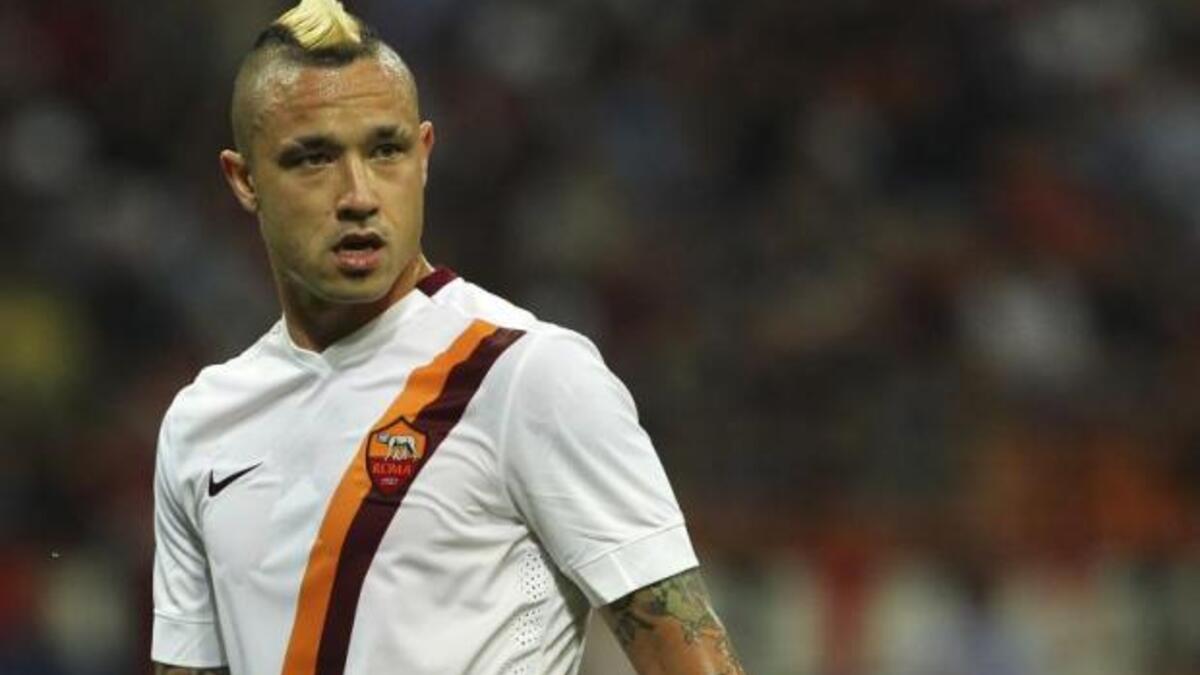 لاعب الوسط البلجيكي رادجيا ناينغولان (روما)