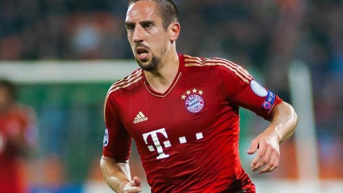 الفرنسي فرانك ريبيري (بايرن ميونخ): اعتنق "بلال" الإسلام بعدما تأثر بزوجته وهيبة ذات الأصول الجزائرية، يعد من أبرز لاعبي العالم وأكثرهم مهارة وتألقاً، خانه الحظ في كثير من المرات للدخول في سباق اللاعب الأفضل في العالم.