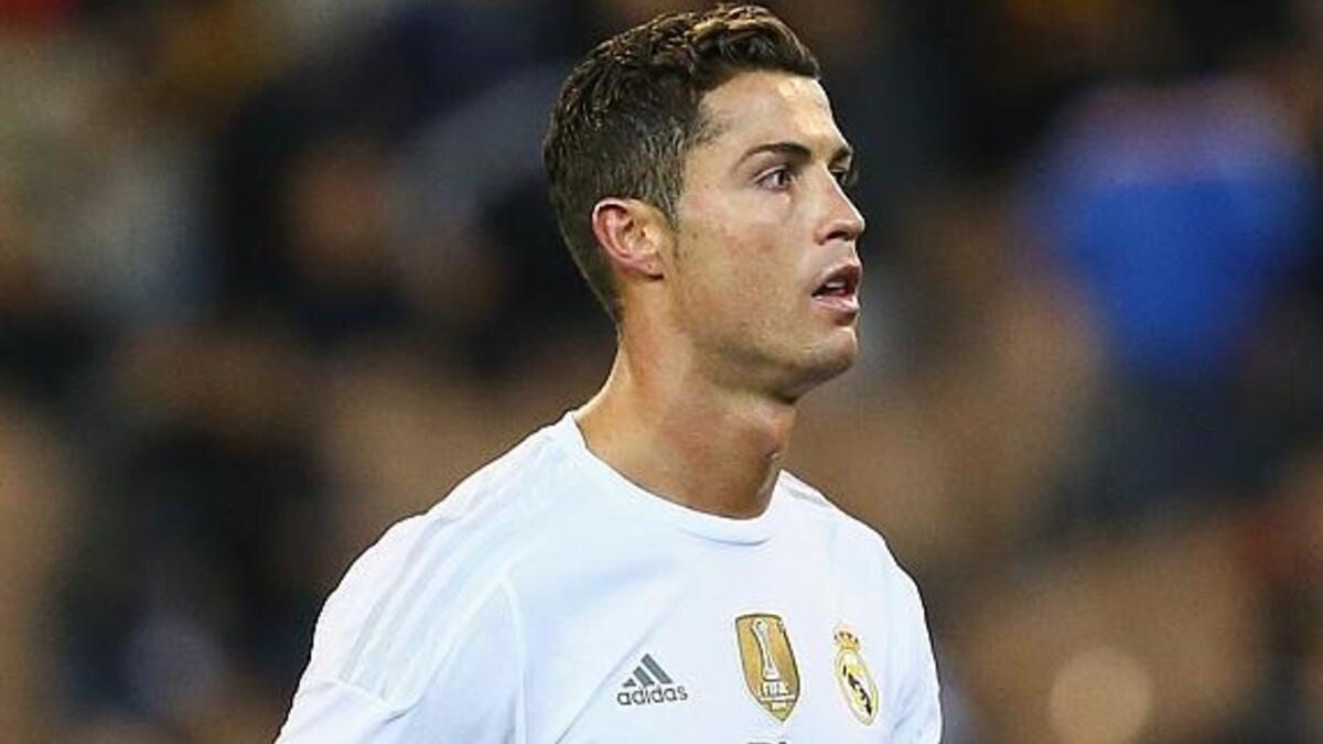 9- البرتغالي كريستيانو رونالدو مهاجم ريال مدريد.