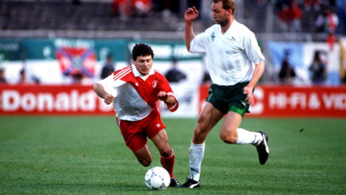 لاعب الوسط الهجومي البرتغالي المعتزل روي جيل سواريس دي باروش (160 سم - مواليد 1965): لعب في صفوف كوفيليا وفارزيم وبورتو ويوفنتوس وموناكو ومرسيليا، شارك مع منتخب بلاده في 36 مباراة دولية خلال ثمانينيات وتسعينيات القرن المنصرم.