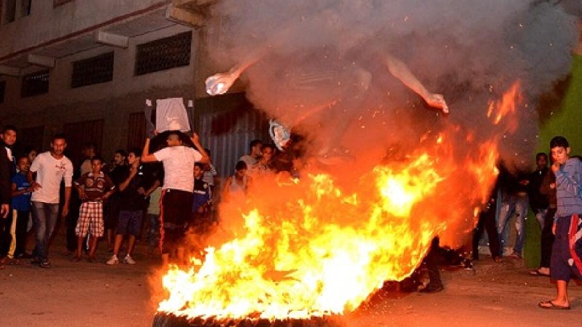 الشيعة المغاربة يسمون يوم عاشوراء، بيوم زمزم. وفي هذا اليوم، يقومون برش الماء على بعضهم البعض وعلى مقتنياتهم تبركا. ويعقب عاشوراء "ليلة الشعالة" حيث يجتمعون حول نار وهم يرددون أهازيج، بعضها يحكي قصة مقتل الحسن والحسين، دون أن يشير إليهما بالاسم.