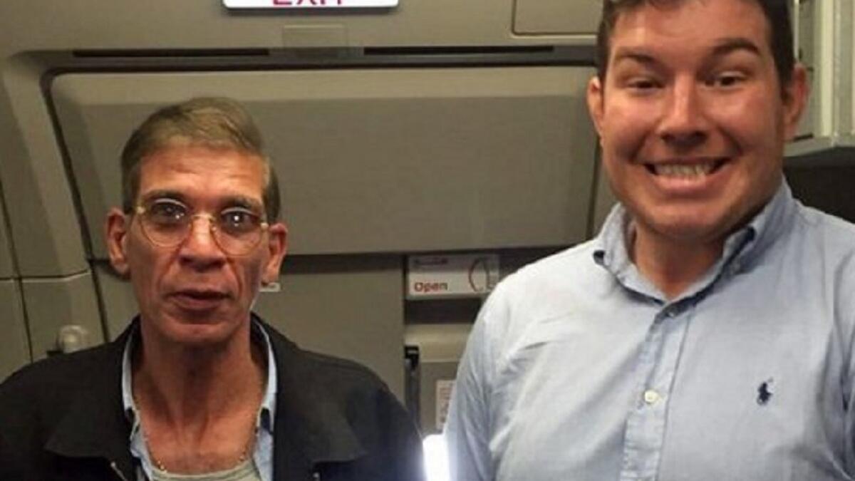 سيلفي الطائرة المختطفة
التقاط شاب بريطاني صورة سيلفي مع المصري الذي خطف طائرة وغير مسارها لتهبط في قبرص مدعيًا بأنه سيفجرها، وذلك للقاء طليقته.