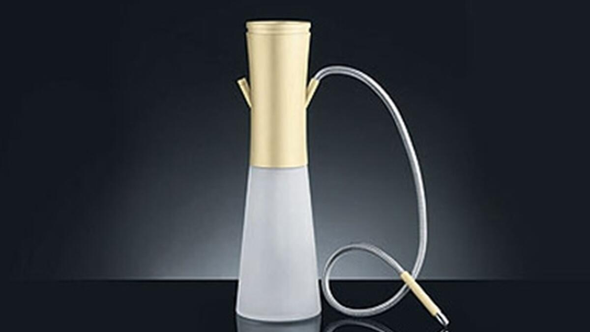 طرحت "بورش"، الشركة الألمانية والمختصة بصناعة السيارات الرياضية في الأسواق العالمية (الخليجية والغربية) إصدارها الأول لـ"النراجيل" أو ما يعرف بـ"الشيشة" من (الذهب والفضة) والتي بلغ سعرها 11 ألف ريال سعودي ولاقت إقبالا في السعودية وتم بيع 3 قطع منها.