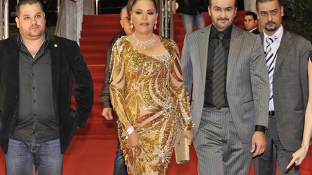 تخطت تكلفة الفستان الذي ارتدته الفنانة أحلام،في الحلقة الأخيرة من "آراب أيدول"في الموسم الأول المليون و300 ألف ريال قطري،أي ما يعادل 7 مرات تكلفة الفستان الذي ارتدته الأميرة البريطانية كيت ميدلتون في حفل زفافها على الأمير وليام حفيد ملكة بريطانيا