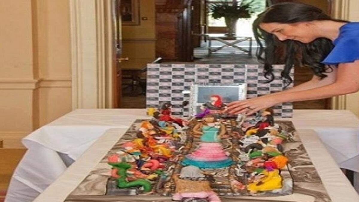 طلبت أسرة عربية في الإمارات من البريطانية ديبي وينغهام تصميم تورتة لحفل ميلاد ابنتهم على أن يكون شكل التورتة أسرة عربية تحتوي على قطع من الألماس. ودفعت الأسرة العربية مقابل التورتة مبلغ  48.5 مليون إسترليني (ما يعادل 74.9 مليون دولار)