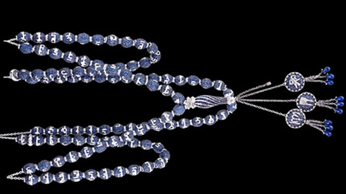 صنع حرفي لبناني ما يعتقد أنها أغنى مسبحة بالأحجار الكريمة في العالم،تحمل أسماء الله الحسنى إذ تحتوي على أكثر من 16 ألفًا و700حبة من الماس واعربوا الخليجيين عن رغبتهم في شرائها.