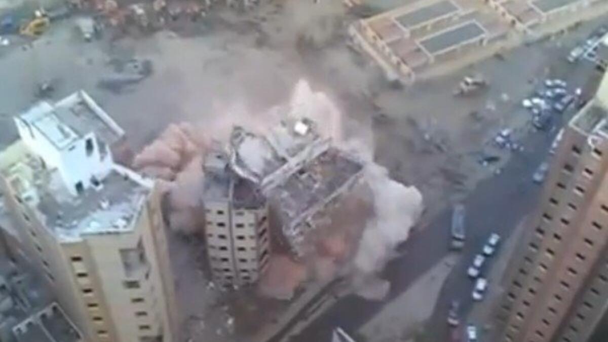 قتل نحو 76 شخصاً في عام 2006، وذلك بعد انهيار فندق بمكة المكرمة حيث كان يقيم الحجاج فيه استعداداً لأداء مناسك الحج، كما شهد العام نفسه مقتل 345 شخصاً، إضافة إلى 289 جريحاً بسبب تدافع الحجاج قرب جسر الجمرات.