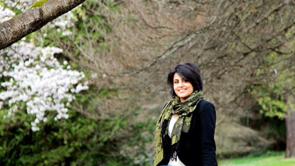 تصدرت لجين الهذلول عناوين الأخبار عندما تم اعتقالها بسبب تحديها لقرار السلطات السعودية بمنع النساء من قيادة السيارات. وقد تم اعتقال لجين ذات الـ 25 عاماً عندما حاولت قيادة سيارتها من دولة الإمارات إلى داخل الأراضي السعودية، وتم الافراج عنها فيما قبل.