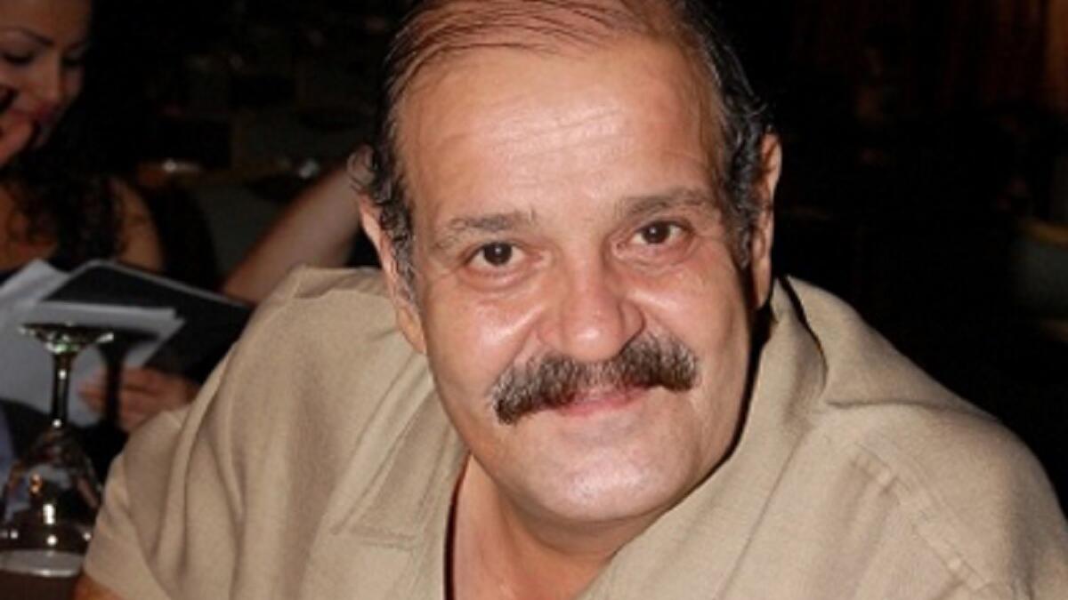 حسن دكاك:
توفي الفنان القدير حسن دكاك يوم 13 يوليو 2011 وهو من أصل فلسطيني وشارك في العديد من الأعمال المهمة مثل مرايا وأيضاً جسد شخصية أبو بشير الفران في المسلسل الشهير باب الحارة