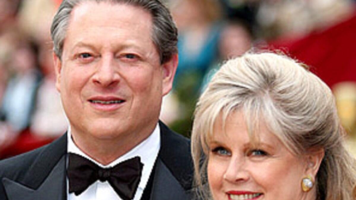 تيبر جور: زوجة نائب رئيس الولايات المتحدة الـ 45 في عهد بيل كلينتون، تمكنت من التغلب على الاكتئاب، وتقول: "عندما تصل إلى درجة أنك تضطر أن تحاول وتصلي وتدفع نفسك وتجبرها على الخروج من ذلك المأزق.. لقد فعلت ذلك وسعيت لطلب العون وتمكنت من التغلب على المرض".