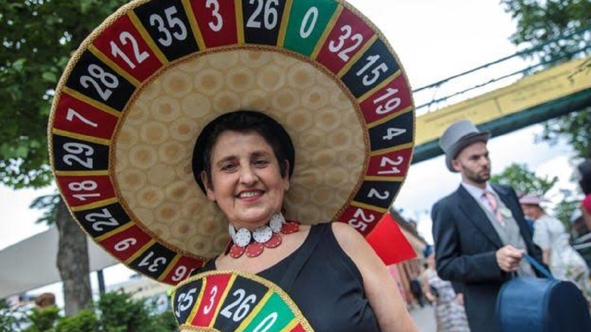 قبعة تحجب ضوء الشمس تناسب طاولات المقامرة الليلية