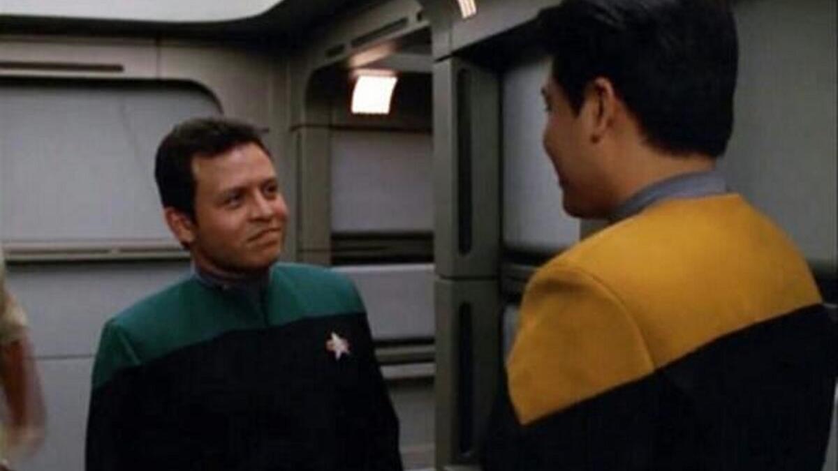 عبدالله الثاني ابن الحسين: ظهر ملك الأردن عبدالله الثاني بمشهد صامت سريع لا يتعدى 5 ثوان، وذلك كأحد طاقم مركبة الفضاء، في الحلقة 35 من مسلسل الخيال العلمي "ستار تريك"، تقديرًا منه لتوظيف أفلام الخيال العلمي في دراسة الفضاء.