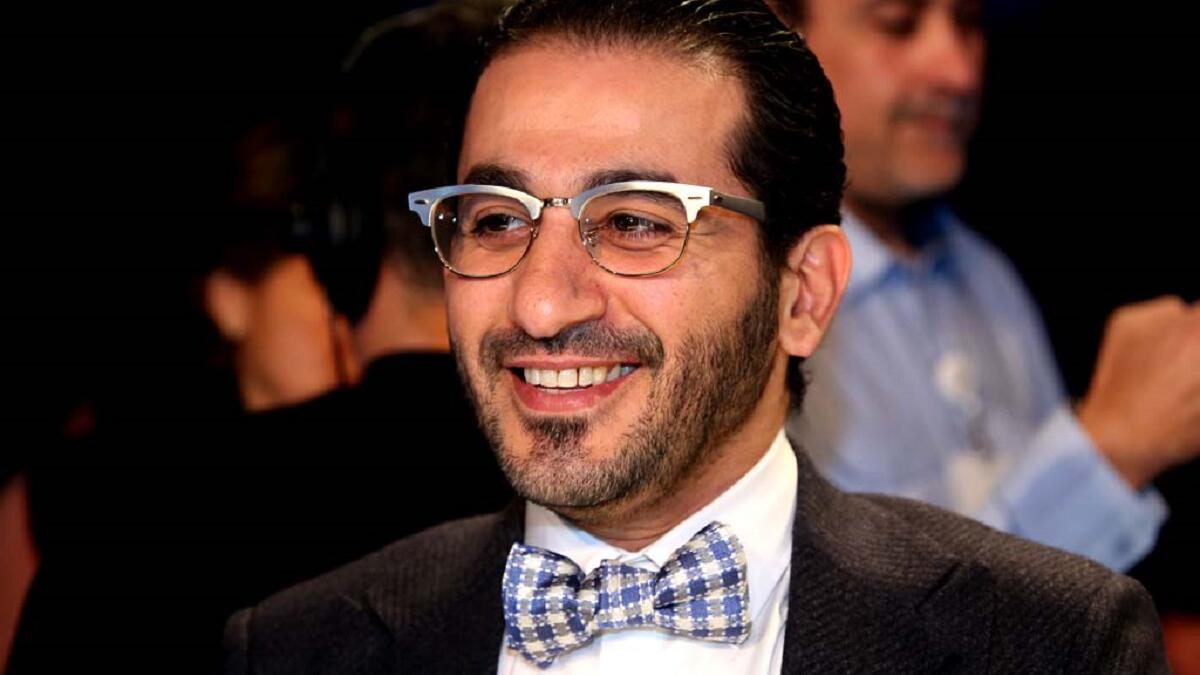 أحمد حلمي ممثل كوميدي مصري ولد في مدينة بنها. وهو الابن الأوسط بين 3 إخوة (خالد - أحمد - سالي). عاش في المملكة العربية السعودية لمدة 10 سنوات بسبب عمل والده  قبل أن يعود إلى مصر ليتم دراسته ويلتحق بالمعهد العالي للفنون المسرحية.