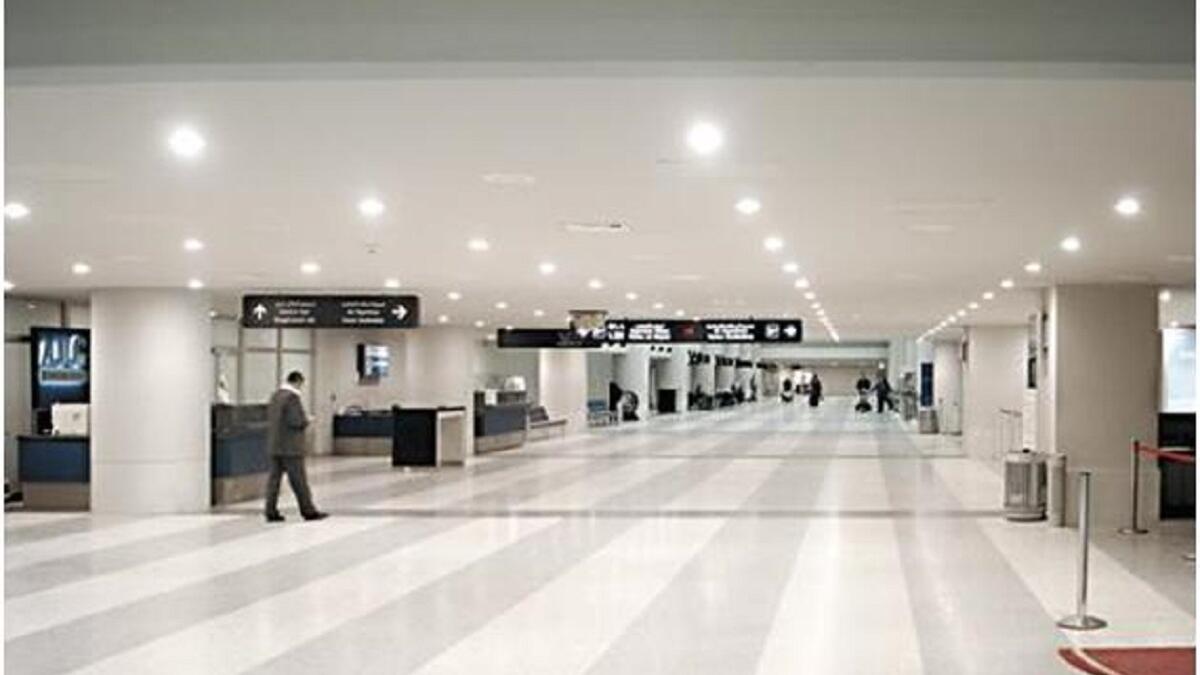 مطار بيروت يقع خارج قائمة أفضل 100 مطار على مستوى العالم و يحتل المركز العاشر كأفضل مطار في الشرق الأوسط.
و يبلغ عدد المسافرين عبره قرابة 6,6 مليون مسافر سنويًا. وعدد الرحلات الجوية عبره قرابة 65 ألف رحلة سنويًا.