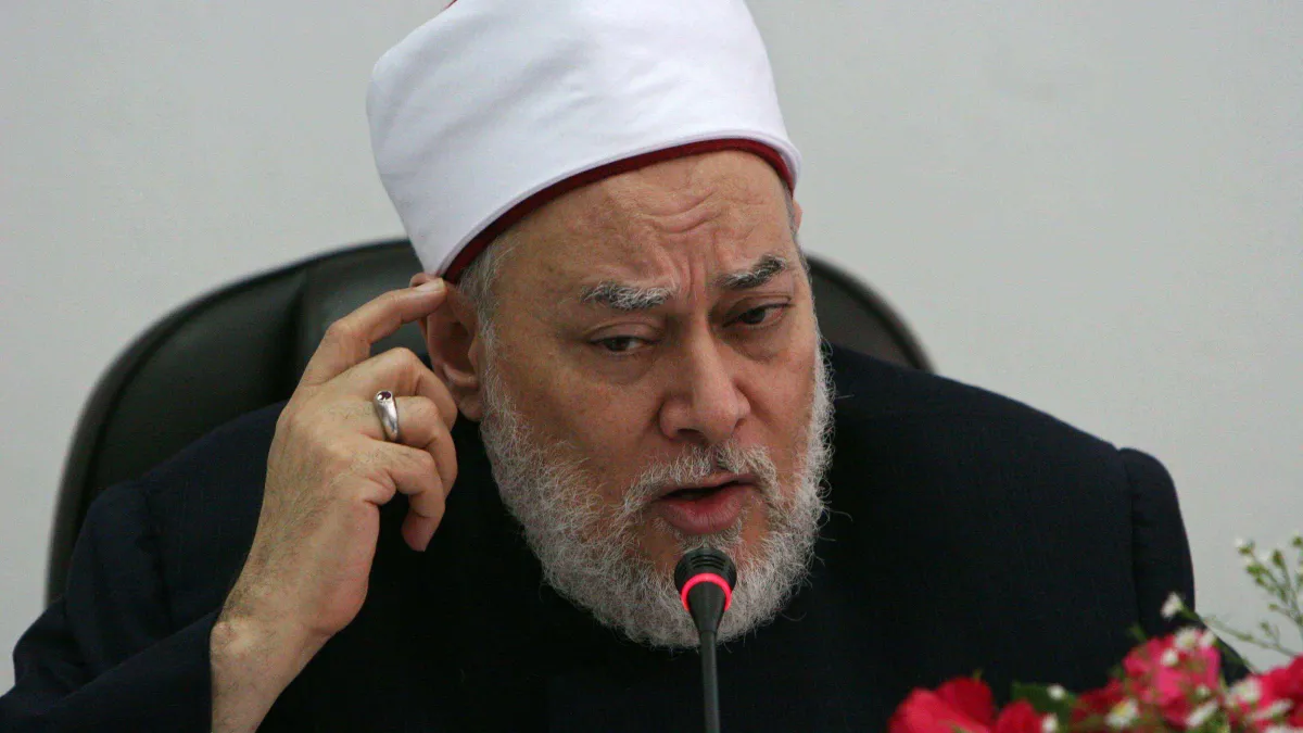 القرآن لا يحرم الزنا: أثار قول مفتي مصر السابق، علي جمعة، أثناء ندوة بمعرض الكتاب الدولي، أقيمت لمناقشة كتاب الإجماع للدكتور على عبدالرازق، بأن 'القرآن لا يحرم الزنا' جدلًا كبيرًا في الشارع المصري.
