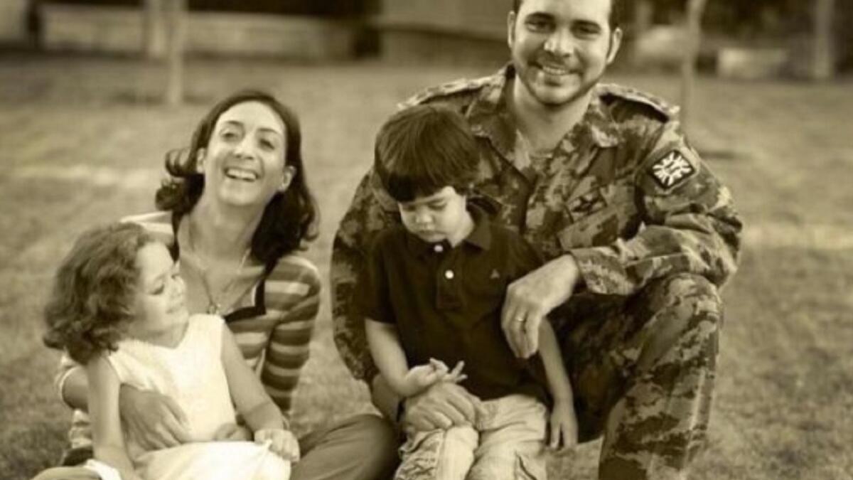 في 7 سبتمبر 2004 عقد قرانه على الجزائرية ريم الإبراهيمي ابنة الممثل الأسبق للأمم المتحدة في أفغانستان وسوريا الأخضر الإبراهيمي  وأصبحت تلقب بعد الزواج بالأميرة ريم علي، ولهم من الأبناء: الأميرة الجليلة والأمير عبد الله