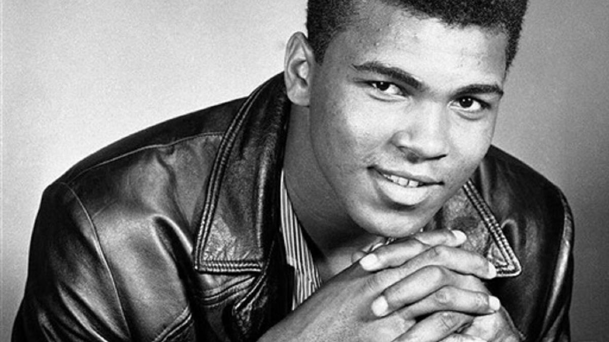 محمد علي كلاي هو ملاكم أمريكي ولد باسم "كاسيوس مارسيلوس كلاي جونيور" في 17 يناير 1942 وسط أسرة مسيحية بمدينة لويفيل في ولاية كنتاكي الأمريكية.