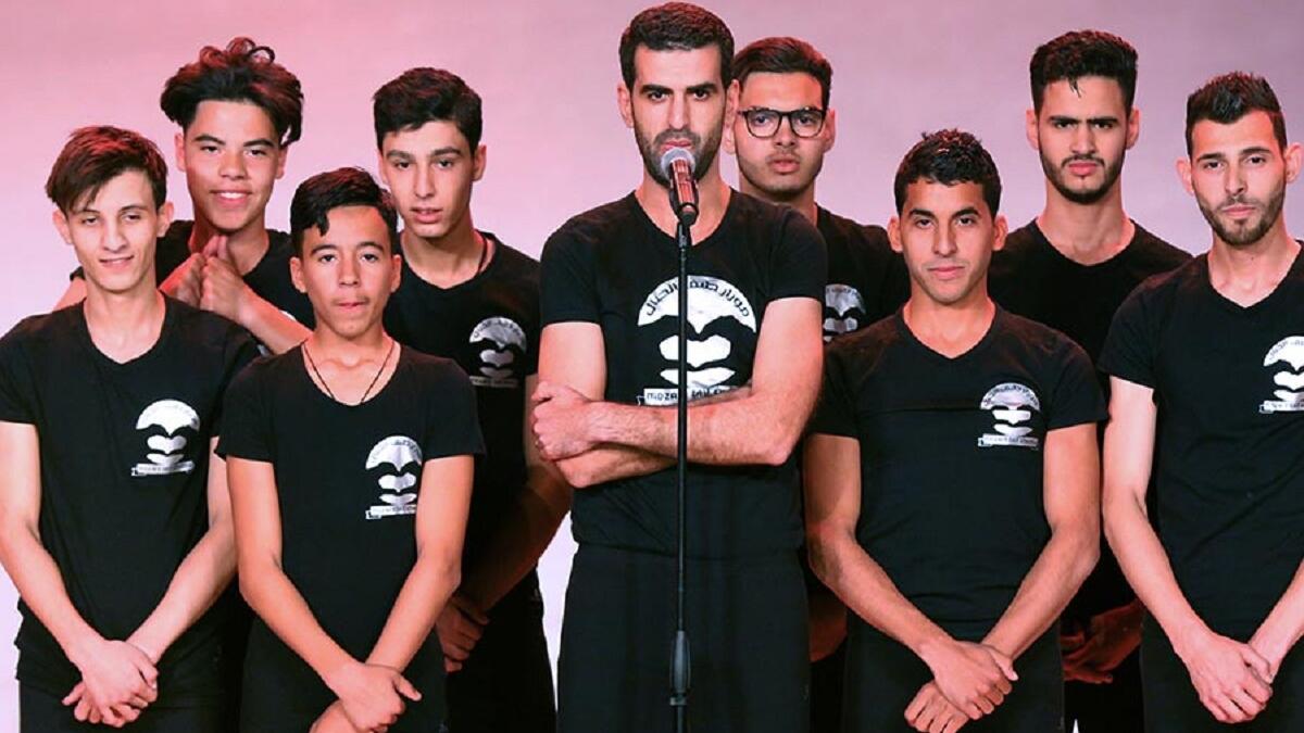 قدم أعضاء الفريق المغربي "موزار طيف الخيال، عرضًا من عروض فن خيال الظل الراقص، ونقل الفريق بفكرتهم النبيلة رسالة تلخص الحال في دول العالم العربي محاربة للحروب بطريقة مميزة للغاية.