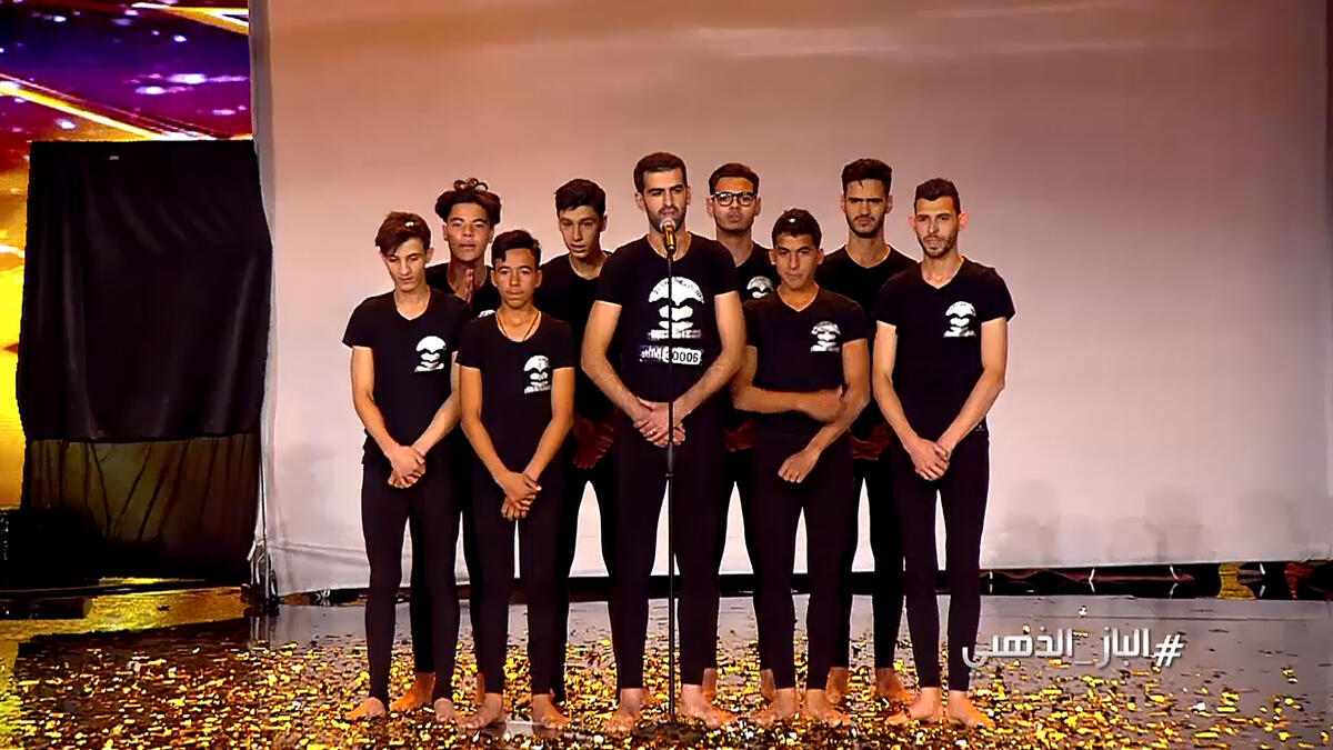 قبل أن تقدم لجنة الحكم تعليقًا على العرض، قام علي جابر من مقعده بعد أن منع نجوى كرم من الكلام، ليضغط الزر الذهبي الثاني في البرنامج، ويعلن مؤازرته الكاملة لهذه لفرقة وحمايتها للوصول للعروض المباشرة.