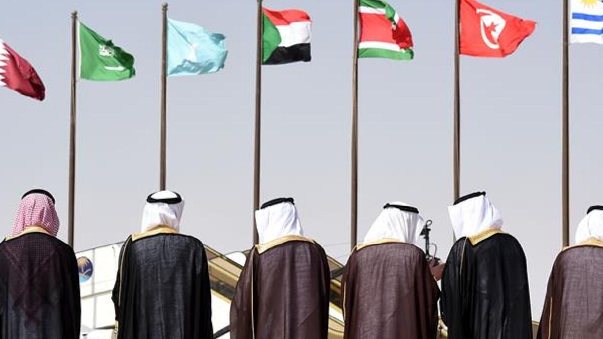 المواضيع التي طرحت على طاولة القمة كانت عن النزاعات في سوريا والعراق وليبيا واليمن، إلى جانب تشكيل قوة عربية مشتركة، وبحث آخر مستجدات المبادرة الفرنسية لاستئناف المفاوضات بين الفلسطينيين والإسرائيليين