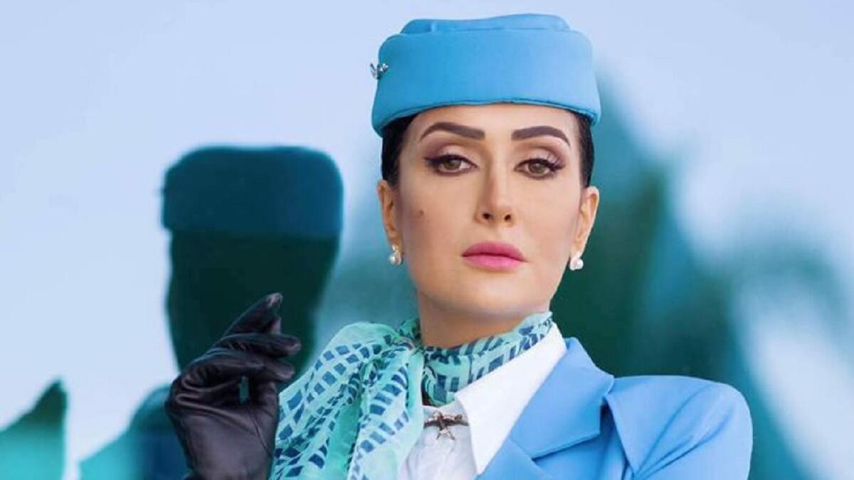 لم ينكر المُخرج محمد جمعة، أن تتر مسلسل "أرض جو" بطولة النجمة غادة عبدالرازق، مستوحى من إعلان شركة virgin airlines ، إلا أنه يعتبر نسخة طبقة الأصل بكل التفاصيل.