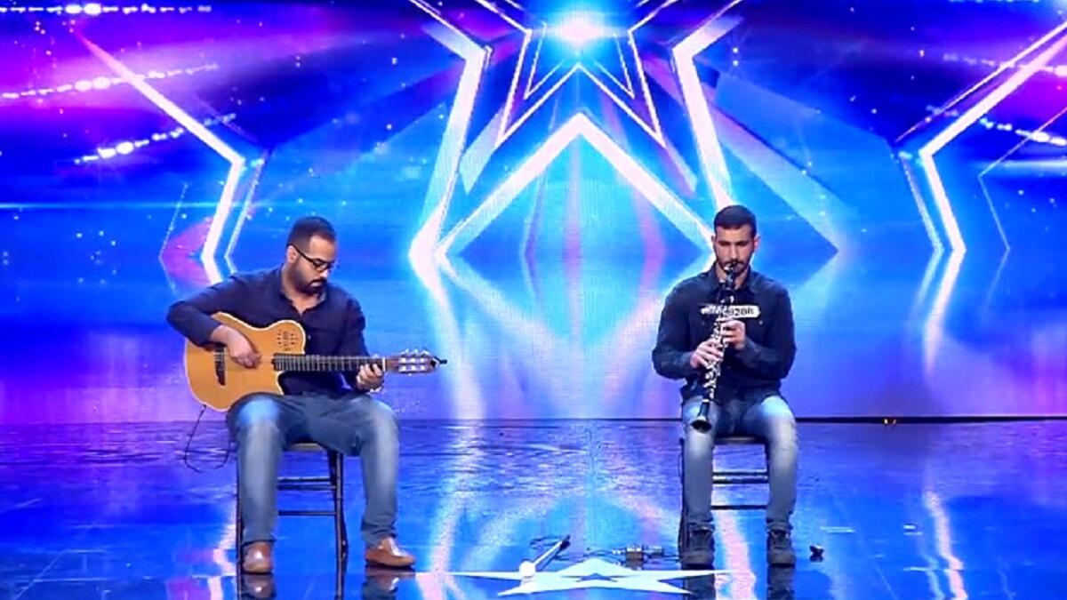 عزف عبد اللطيف غازي من الكويت على الكلارينيت مع صديقه محمد جباري من البحرين على الغيتار أغنية "على بالي" للفنانة شرين عبدالوهاب، رغم أنه فاقد للبصر استطاع التغلب على هذه الحاسة بالتدريب والتمرين وتتبع الإحساس ليتقن العزف بدرجة احترافية.