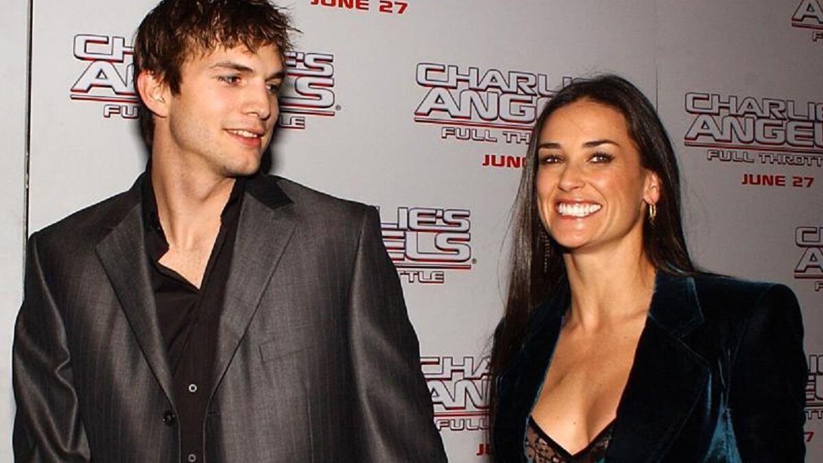 ديمي مور / أشتون كوتشر: الممثلة الأمريكية ديمي وعارض الأزياء أشتون تزوجا لمدة عامين، بفارق (15 عاما)