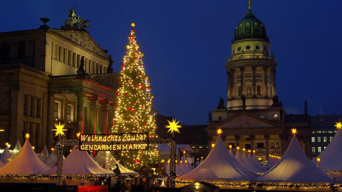 برلين:
تعد برلين المدينة الأكثر ابتكارًا في مواسم الكريسماس، حيث يبدع الشعب الألماني كل عام في ابتكار حفلات تنكرية وعروض  مقدمة في الشوارع.