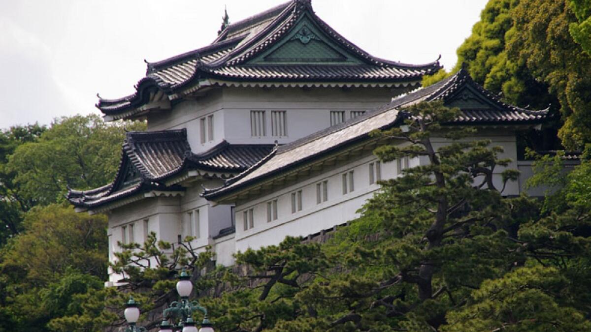 القصر الإمبراطوري: يقع في اليابان وهو مقر الإقامة الرسمي لإمبراطور اليابان. يقع القصر في حي تشيودا بطوكيو ويتكون من مجموعة من الحدائق والمباني وتبلغ المساحة الجملية للقصر، باحتساب الحدائق، 7,41 كم².