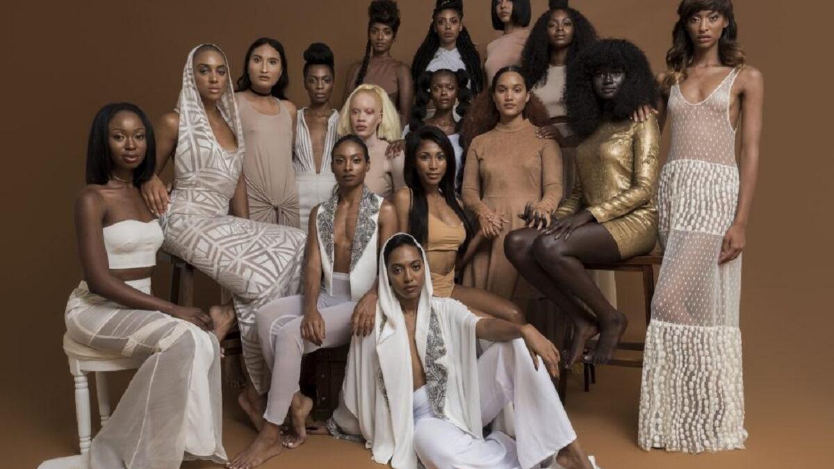 بحسب  تقرير " فاشن سبوت"  فإن  العارضات  ذوات البشرة السمراء  لا تتجاوز نسبتهن 25%.