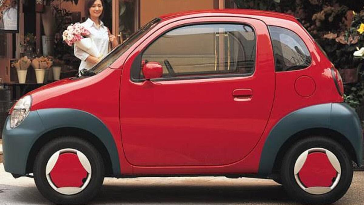 kei cars: يطلق هذا الاسم على السيارات الصغيرة في اليابان، وصمم هذا النوع من السيارات كي يستفيد من الضرائب والتأمينات المخفضة التي تعرضها الحكومة.