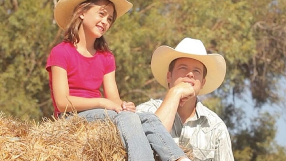 A Valentine's Date:
تدور أحداث الفيلم حول امرأة عاملة يتم إجبارها على العودة إلى حياتها السابقة في تكساس، حيث يوجد والد ابنتها، لكي يشتركا معًا في رعايتها