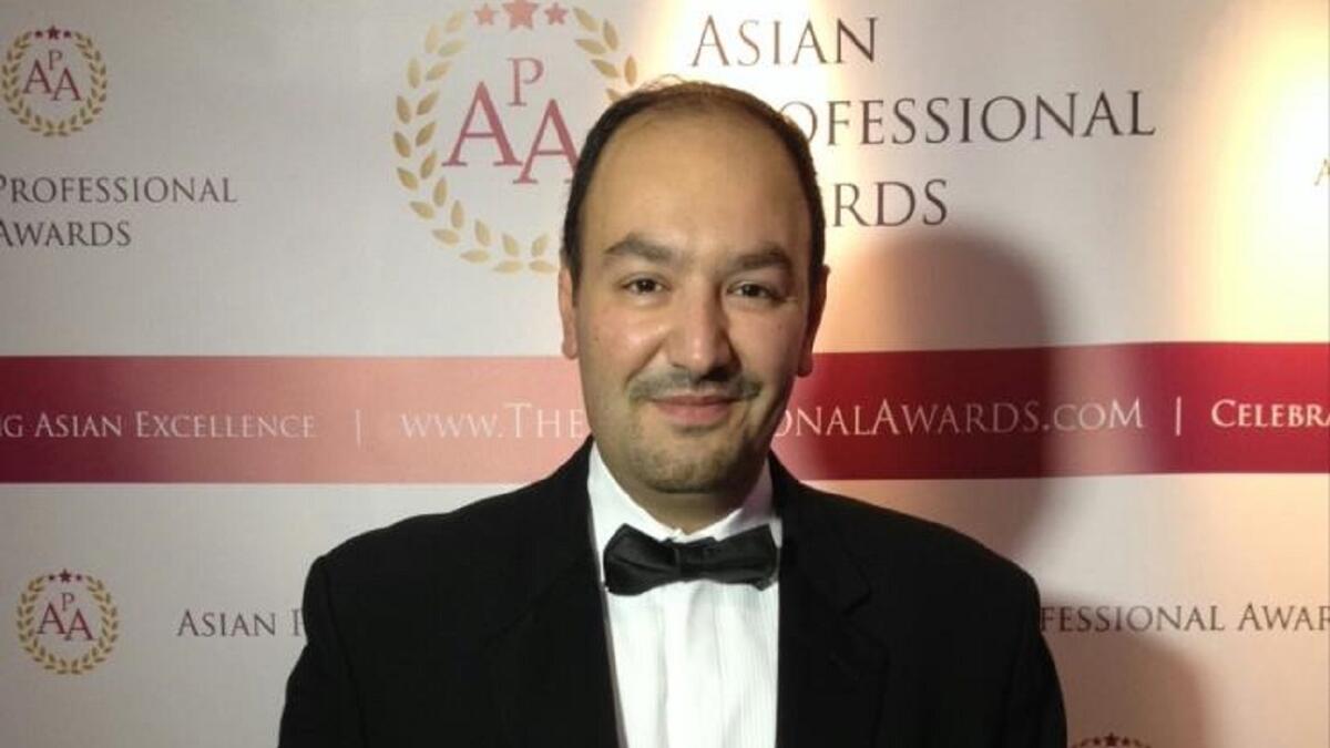 فاز الدكتور محمد عادل المفتي -الأكاديمي البريطاني من أصل سوري- بجائزة طب الأسنان للمتخصصين بآسيا في بريطانيا،والتي منحت له من قبل "مجلس طب الأسنان البريطاني العام"وتمنح هذه الجائزة عقب دراسة السير الذاتية وإنجازات المرشحين خلال سنوات عملهم ببريطانيا