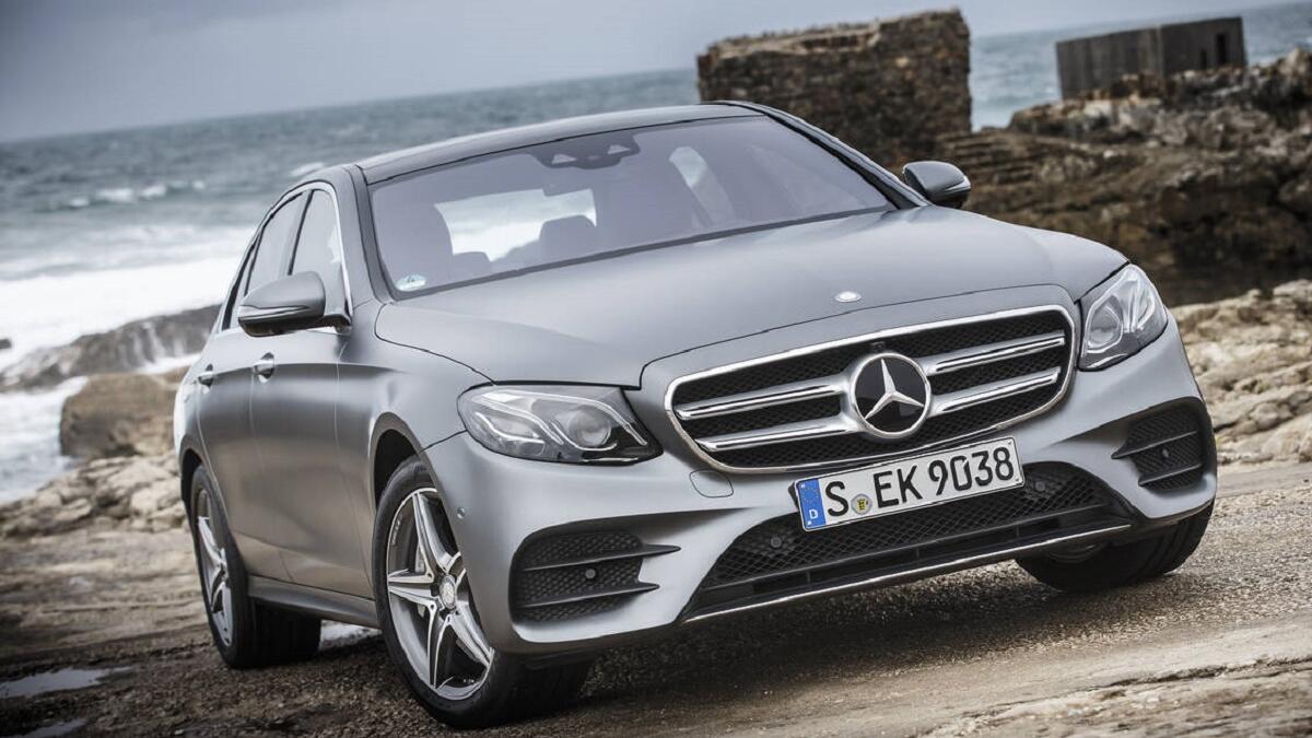 سيارة مرسيدس بنز إي كلاس، ستكون أول "إي كلاس" ذات سقف مكشوف متحرك، وسيارة مرسيدس مايباخ جي، المخصصة للأراضي الوعرة، بمحرك مكون من 12 أسطوانة وبقوة 630 حصان.