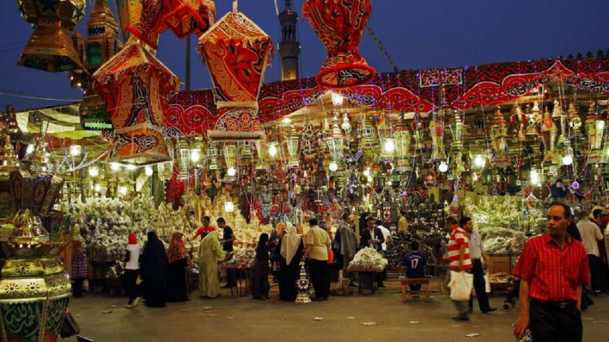 "مصر" سنة 2009، شنّت السلطات المصرية حملة مفاجئة وقامت باعتقال مواطنين في الشارع موجّهةً لهم تهمة جديدة اسمها "الجهر بالإفطار"، ويقال هناك نصاً قانونياً لا يُطبّق ولكنه ينص على معاقبة مَن يجاهر بالإفطار في نهار رمضان وبمعاقبة مَن يفتح مطعماً.