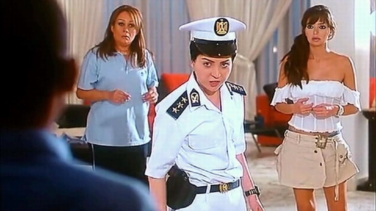 بالرغم من عدم رضا النقاد عن فيلم 'أيظن' فان مكاسب  الفنانة مي عز الدين من هذا الفيلم كانت بالجملة.. فقد نجحت في تمهيد الأرض لنجوميتها بالسينما. وتدور الأحداث حول رجل أعمال يبحث عن ابنته التي فقدها منذ حوالي 20 عاماً وذلك من خلال العديد من المواقف الكوميدية.