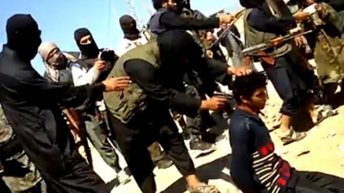 أعدم داعش 13 فتى في مدينة الموصل العراقية لمجرد أنهم شاهدوا مباراة لكرة القدم بالتلفزيون، وذلك بدعوى أن مشاهدة مثل هذه المباريات "محرمة شرعا". وجرى إعدام الفتيان رميا برصاص الرشاشات، فلم يستطع ذووهم حتى سحب جثامينهم خوفا على حياة عائلاتهم.