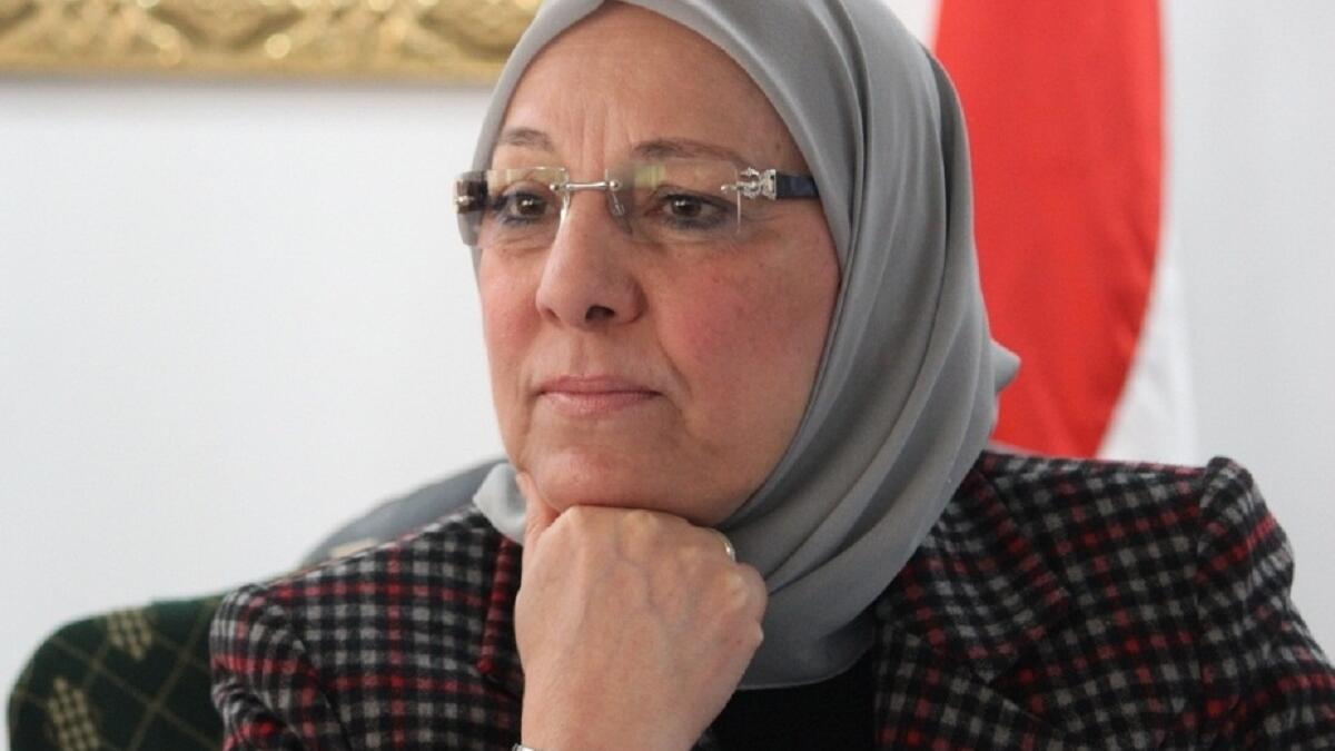 أنا الحمد لله بعرف أطبخ أرانب وملوخية كويسين جدًا: كان طبيخ الملوخية أول اهتمامات وزيرة القوى العاملة والهجرة السابقة، الدكتورة ناهد العشري، فبدلا من أن تتحدث عن الامور التى تهم المواطن المصري،تحدثت فى وسائل الاعلام المختلفة عن الأكلات التى تجيد طبخها