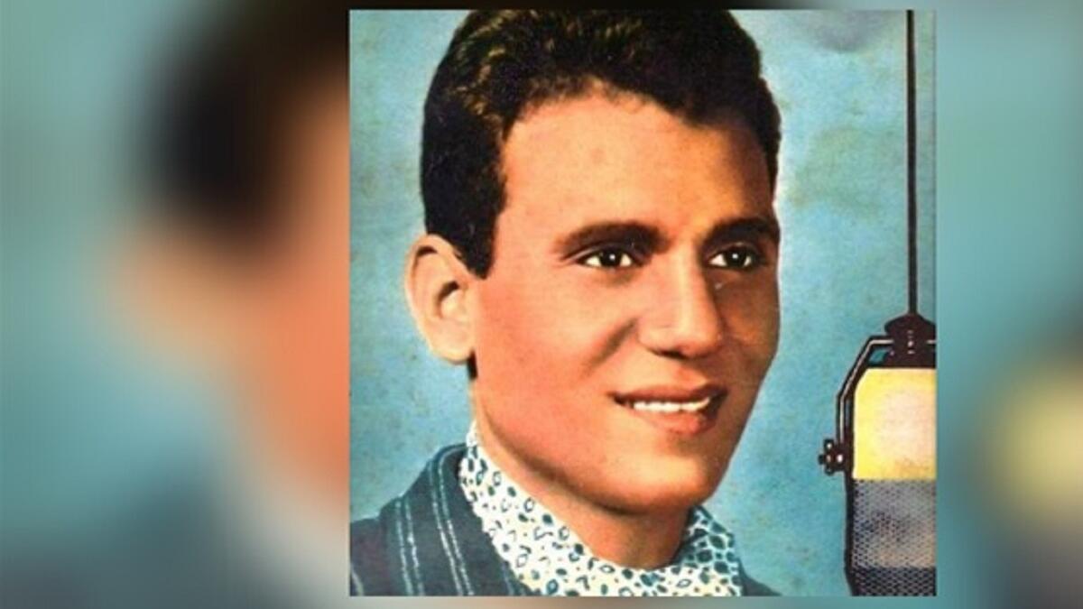 حافظ: اكتشف الإذاعي الكبير حافظ عبد الوهاب في مبنى الإذاعة موهبة العندليب، الذي سمح له باستخدام اسمه "حافظ" بدلًا من شبانة.