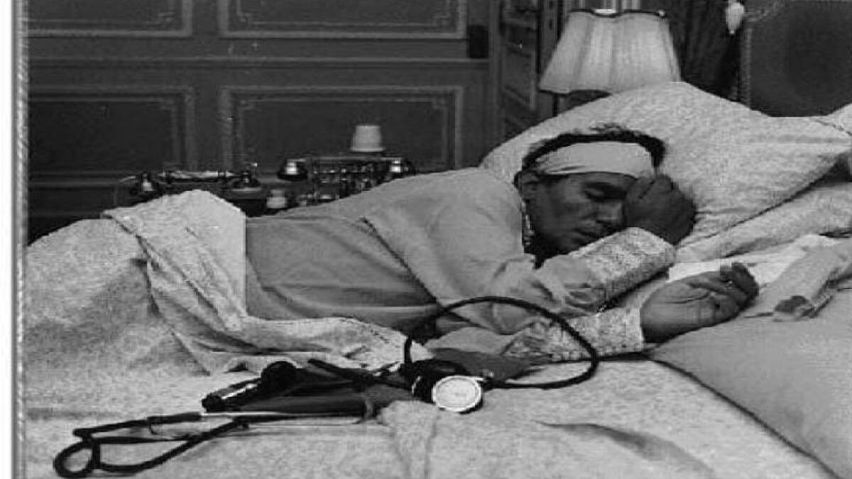 الوفاة: توفي يوم الأربعاء في 30 مارس / آذار 1977 في لندن عن عمر يناهز 47 عامًا، والسبب الأساسي في وفاته هو الدم الملوث الذي نقل إليه حاملًا معه التهاب كبد فيروس سي الذي تعذر علاجه مع وجود تليف في الكبد ناتج عن إصابته بداء البلهارسيا منذ الصغر.