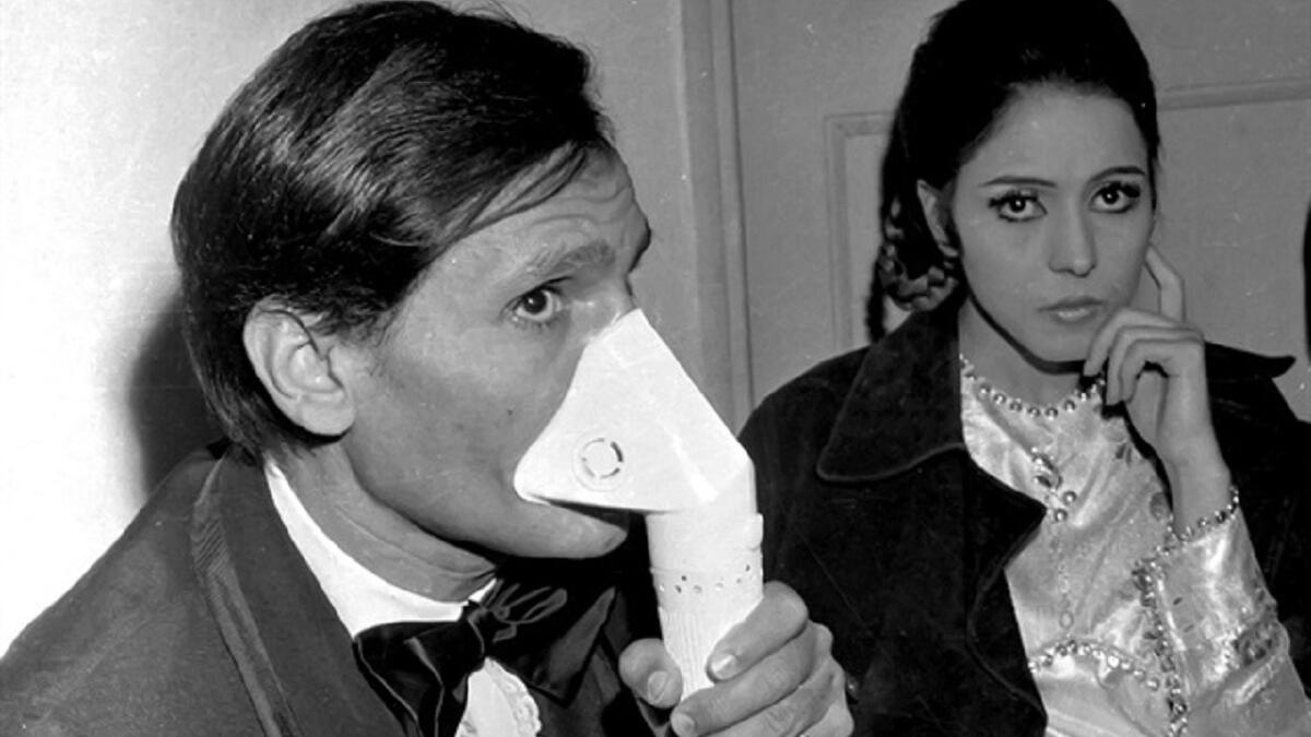 ليتغلب على ألمه: كان يحرص حليم على وضع حقن في الوريد، قبل إحياء حفلاته الغنائية، منعًا من أن يتعرّض لنزيف أثناء غنائه، وكان يمنع الصحفيين من مشاهدته بهذا الوضع، منعًا للشائعات وقلق المحيطين عليه.