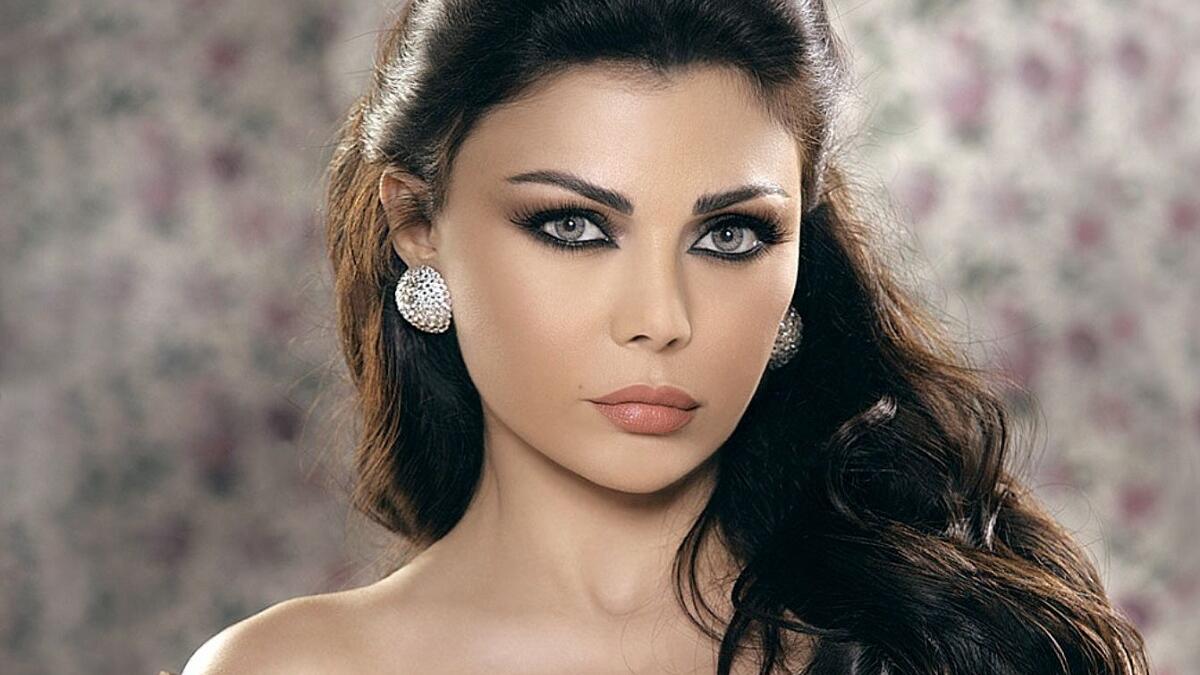 العضو الثالث سيكون متغيّراً، حيث سيحل أحد النجوم والمشاهير العرب والأجانب، الذين تتنوّع اختصاصاتهم بين عرض الأزياء والغناء والتمثيل والإعلام ضيفاً في حلقة. وسيحظى الضيف بارتداء الملابس التي يصممها المشتركين. وكانت النجمة هيفاء وهبي هي الضيفة الأولى للبرنامج.