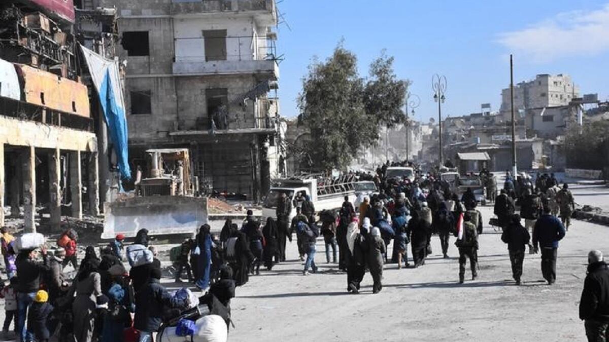 جريدة "الغارديان" البريطانية وصفت مدينة حلب بعد أن سيطرت قوات النظام السوري على أغلب أحيائها بأنها باتت "مقبرة كبرى"، وقالت إن سقوط مدينة حلب في أيدي قوات الأسد يشكل "عارًا على هذا الجيل".