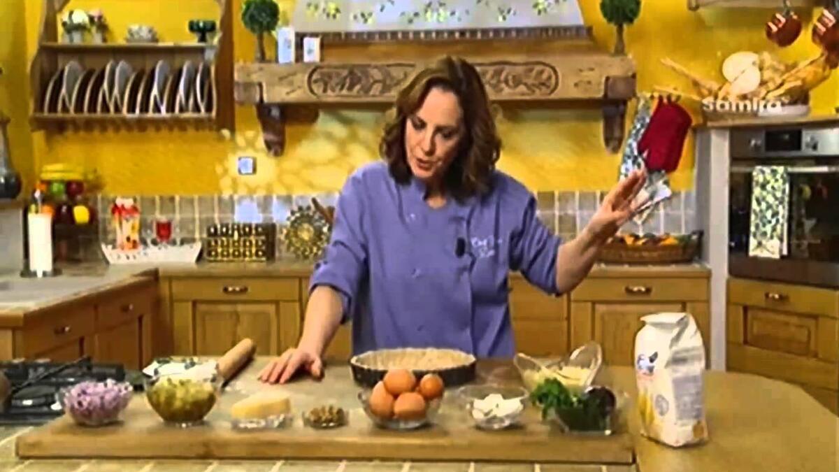 حورية زنون: شيف جزائرية ، حصلت على دراسات عليا في فن الطهي في كندا تخصص الحلويات ، لها خبرة كبيرة بصنع جميع أنواع الخبز الفرنسي والمعجنات ، تقدم برنامج “حورية المطبخ” على قناة فتافيت ، وقد اصدرت مجلة تضع فيها جميع وصفاتها التي تقدمها على البرنامج .