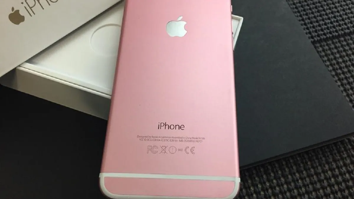 أعلنت شركة آبل عن هاتفها الذكي الجديد iPhone 6S في حدث خاص أقامته في مدينة سان فرانسيسكو، ويحمل iPhone 6S ايفون 6 اس تصميم مطابق للإصدار السابق ايفون 6 لكن مع بعض التحديثات ومجموعة جديدة من المميزات أبرزها ميزة حساسية الشاشة للضغط عليها